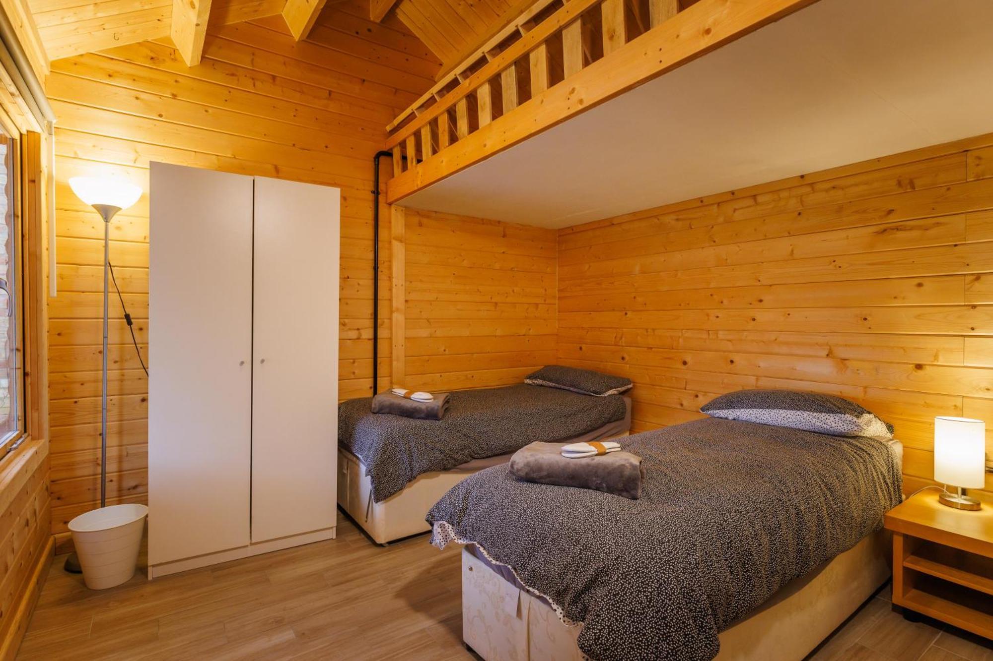 Spacious Cabin Evcharger And Free Parking Near Cambridge Екстер'єр фото